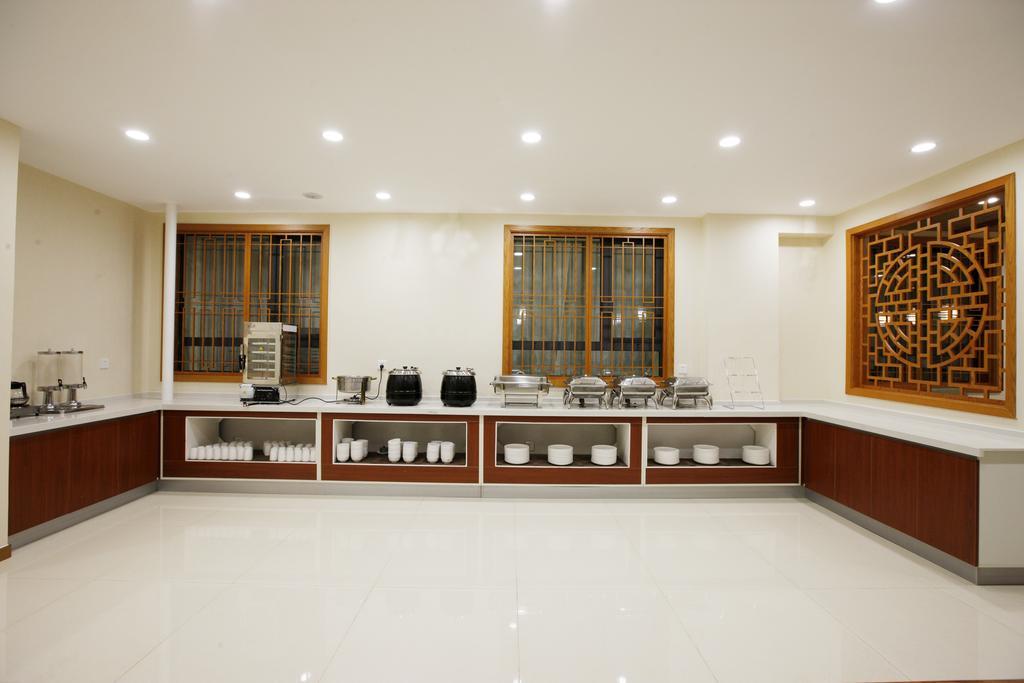 Beijing Dongdan Hotel Near Wangfujing Street,Tian'Anmen Square,The Forbidden City,Free Self-Service Laundry Room Экстерьер фото